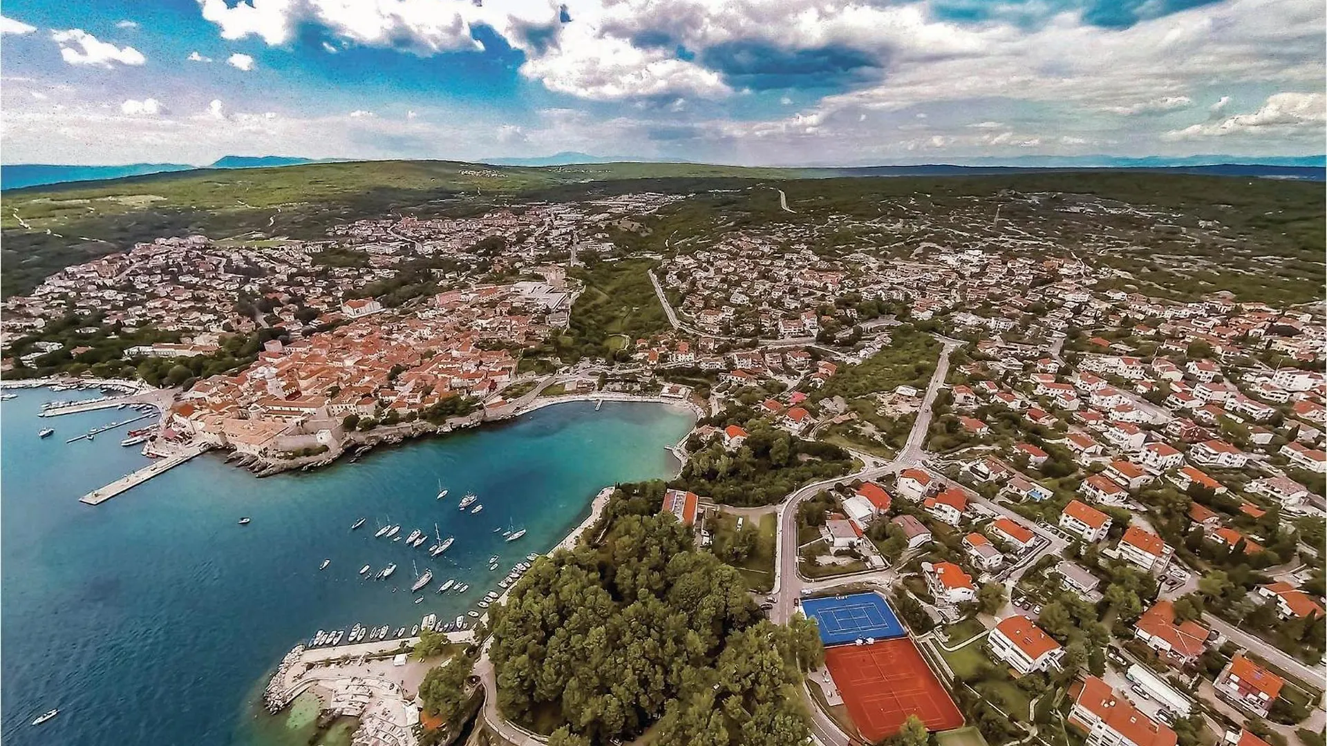 Amazing Home In Krk With Outdoor Swimming Pool Vrh  Σπίτι διακοπών
